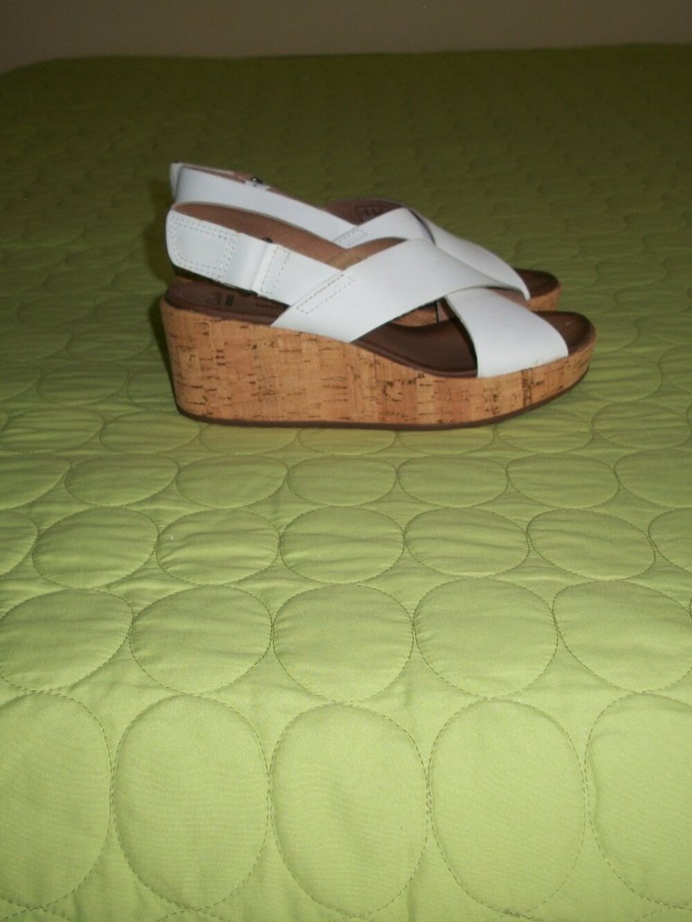 Clarks White Wedge Sandals Size 6.5